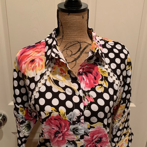- Black polka, floral print blouse with lace… - Picture 2 of 6